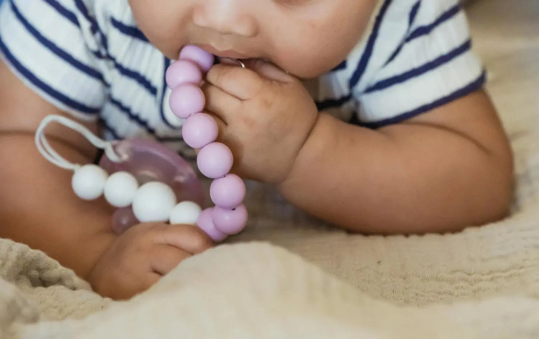 À-quel-âge-donner-un-anneau-de-dentition-à-son-bébé Babybibobu.fr